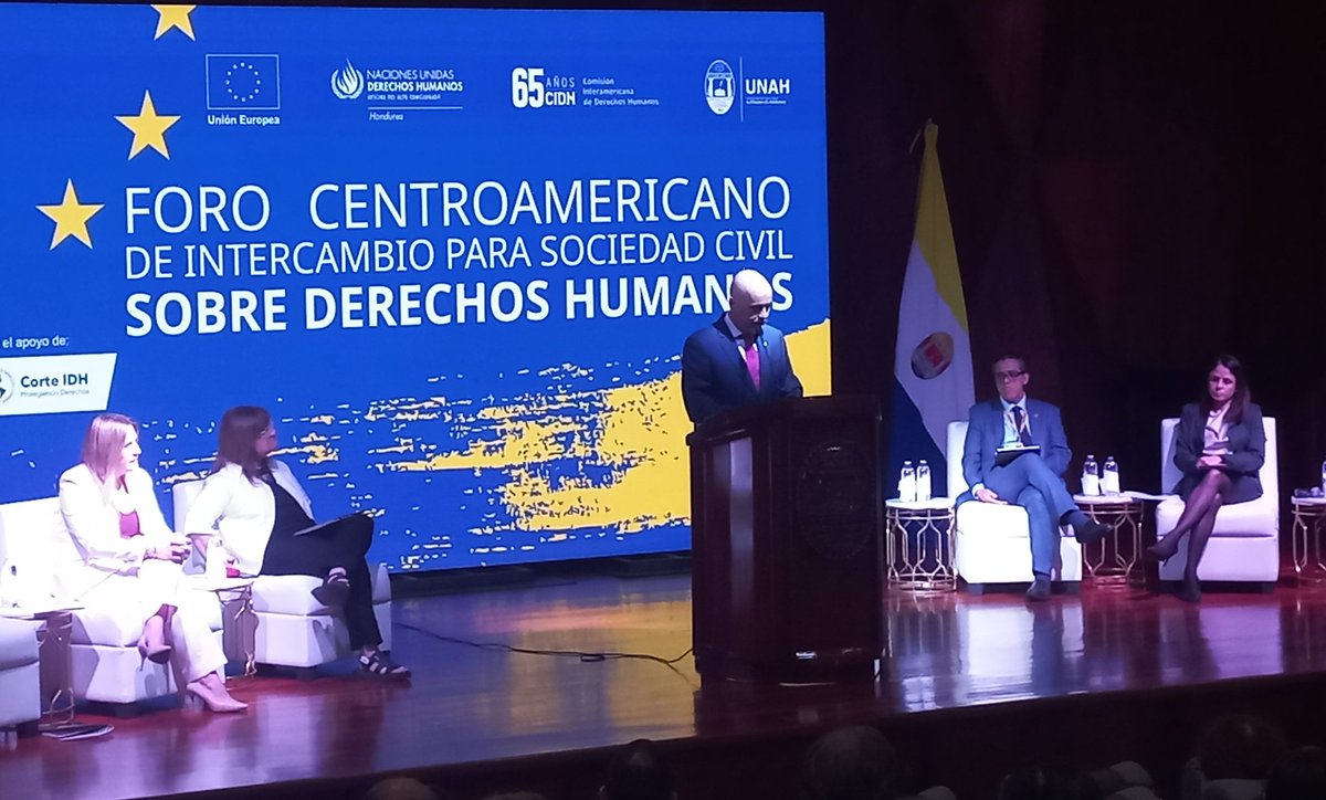 "Hemos querido ofrecer un espacio a l@s defensor@s de #DDHH y sociedad civil para que debatan sobre retos comunes en la región. Desde derechos de las mujeres hasta derechos ambientales", expresó el Embajador de la <a href="/UEenHonduras/">Unión Europea en Honduras</a>, <a href="/JaumeSeguraS/">Jaume Segura Socias</a>.