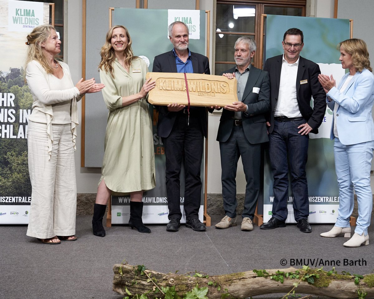 Jetzt wird's wild! Eröffnung der KlimaWildnisZentrale. Ziel dieser Maßnahme des Aktionsprogramms Natürlicher Klimaschutz (ANK)? In den nächsten Jahren bundesweit möglichst viele Wildnis-Flächen für den Schutz von Klima &amp; biologischer Vielfalt auszuweisen: bmuv.de/PM11000