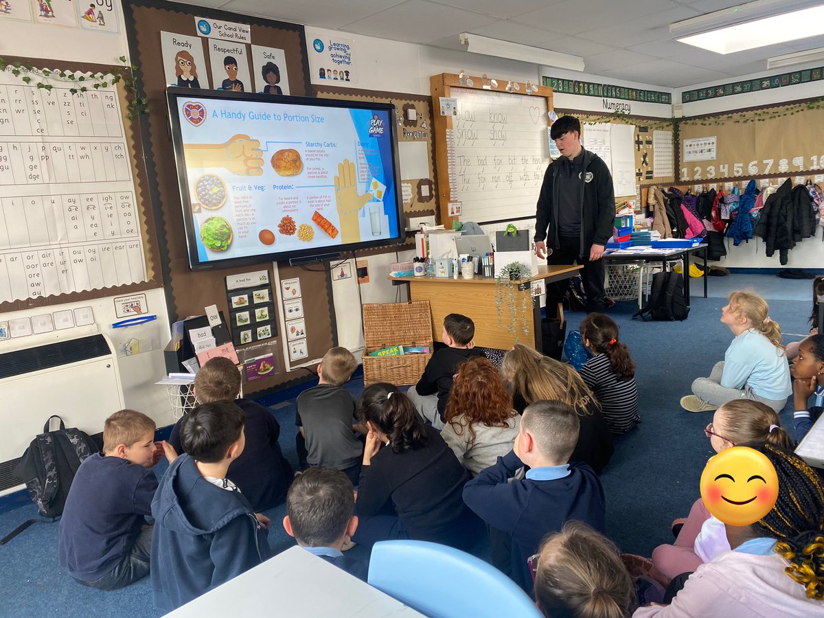 P4atCanalView's tweet photo. P4s have had @heartscoaching in each week undertaking the Hearts and Mind programme β€οΈ Today Sam told us all about what makes a balanced meal and correct portion sizes π₯¦ππ₯ Then we enjoyed some ball games working with a partner #HealthWeekCV #OnlyatCanalView https://t.co/QUz0rKwR4X