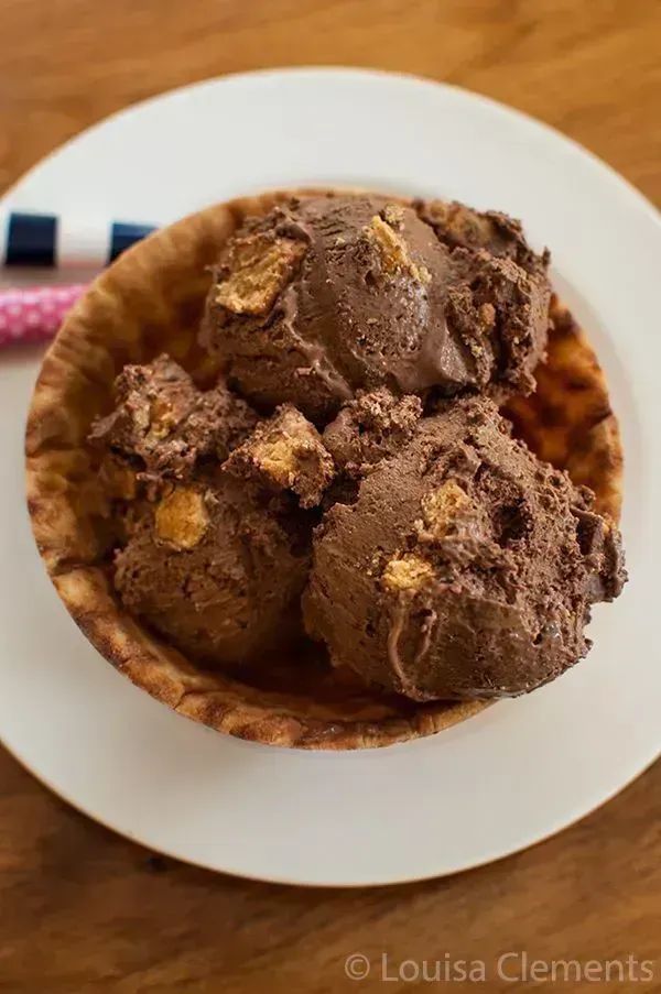 I’m thinking this peanut butter chocolate ice cream #recipe will be fun to make! Here’s the recipe for you >> buff.ly/2I3aB8l #homemade #foodie
