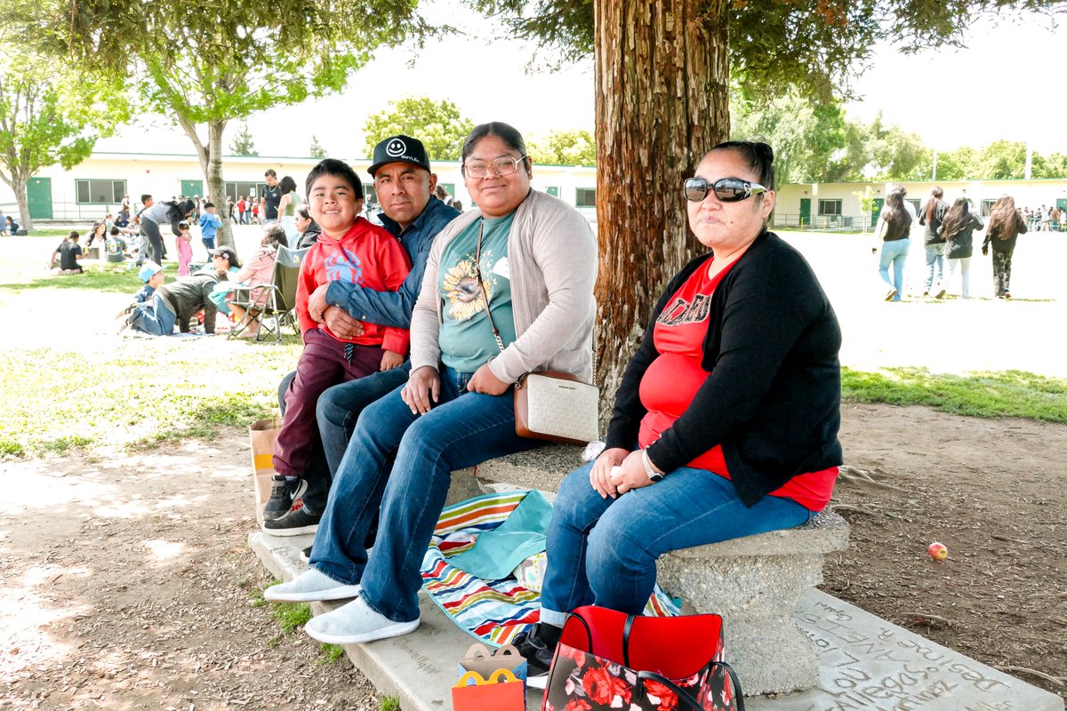 There is no better way to enjoy the warmer weather than with a picnic! Alpha Elementary brought everyone together for a special feast, during which parents had the opportunity to stop by the school during lunchtime, spend quality time, and enjoy a meal with their child. 🥪🍓🥗