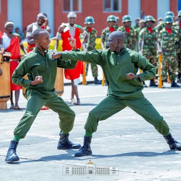 Nos hommes sont agiles !

Cette agilité, combinée avec d'autres qualités physiques, permet à nos militaires de rester performants, résilients et prêts à réagir dans une multitude de situations y compris celle des menaces posées par le #Rwanda de @PaulKagame !