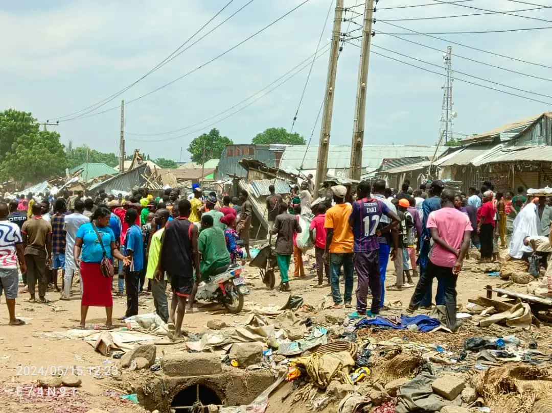 FCTA commences demolition of 500 illegal structures in Karmo Market, Abuja -  nairametrics.com/2024/05/15/fct…