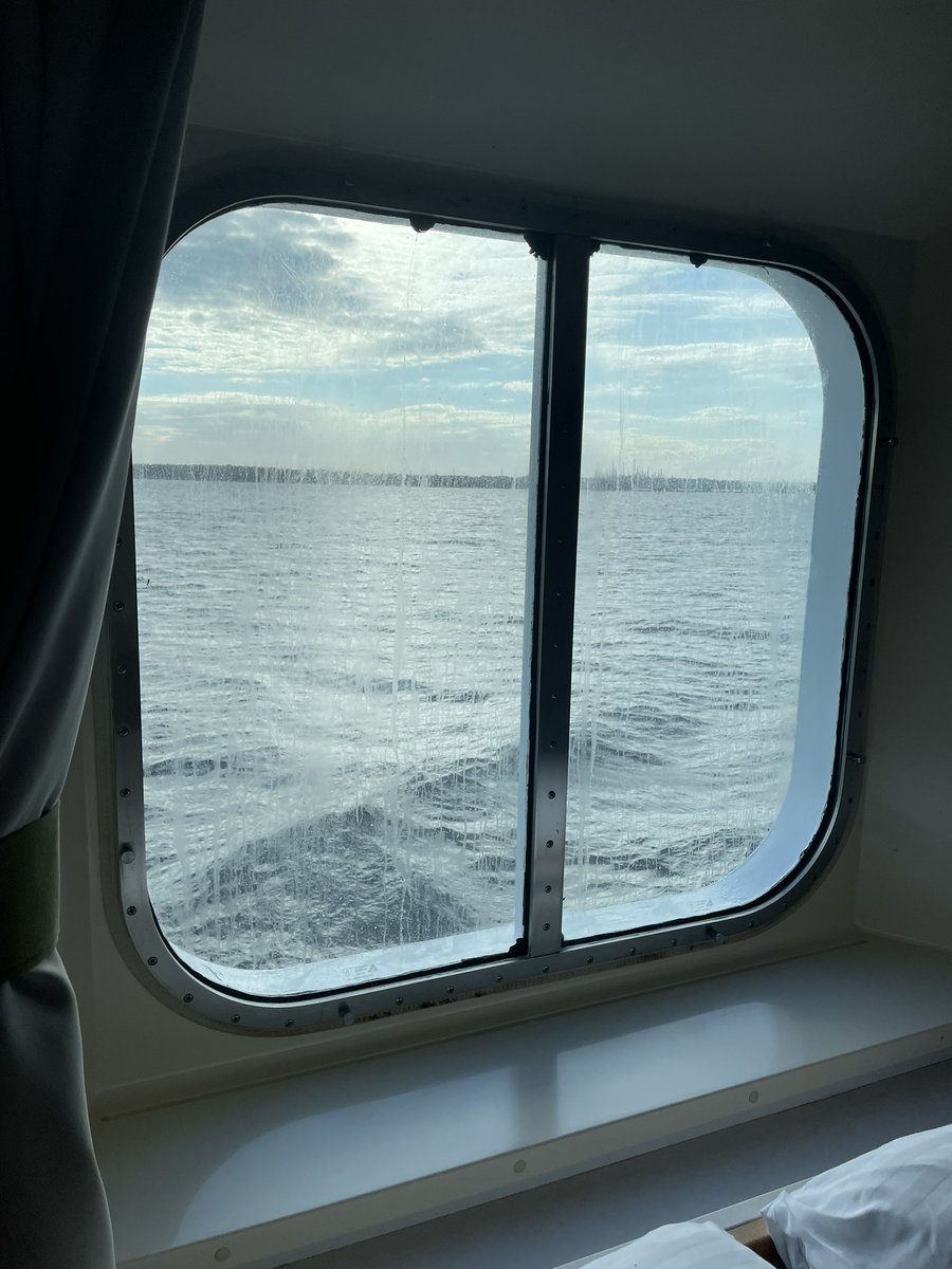 Sunny sail-away from Southampton and my home for a few nights onboard (missing my mini suite already)! 🛳️🥰

#cruise #cruiselife #wakeview