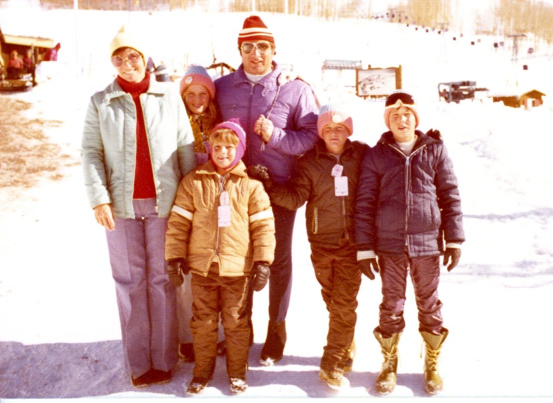 On this International Day of Families we share a picture of Marc Buoniconti with his family. May we celebrate all our families for helping us along the way. #InternationalDayofFamilies