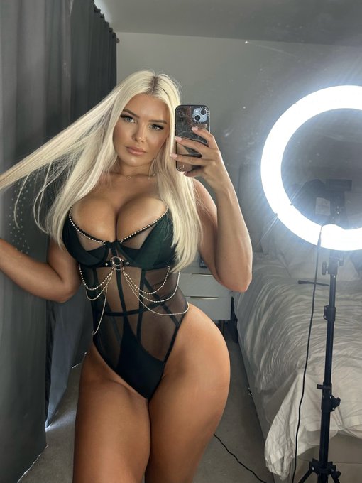 Do you like my new lingerie? https://t.co/Nb7YwCHift