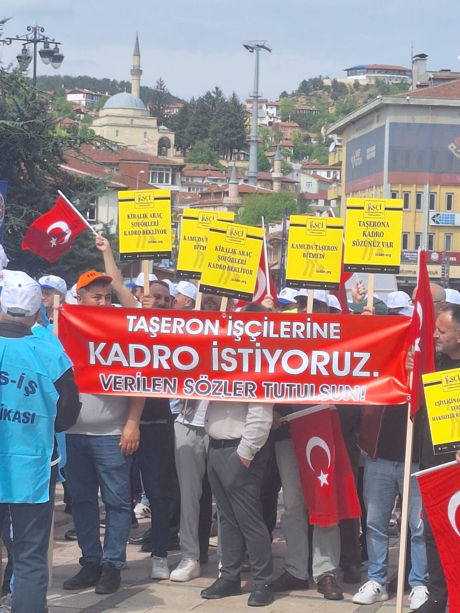 Neydi o meşhur slogan, "Herkes konuşur AK Parti yapar" 
31 mart seçimlerindeki düşük oy oranının sebepleri belli olmasına rağmen AK Parti sadece konuşuyor,Toplumsal beklentiler adına küçücük bir adım bile atılmadı.
Sanki #Taşeronİşçilerine muhalefet söz verdi <a href="/Akparti/">AK Parti</a> <a href="/BY/">Binali Yıldırım</a>