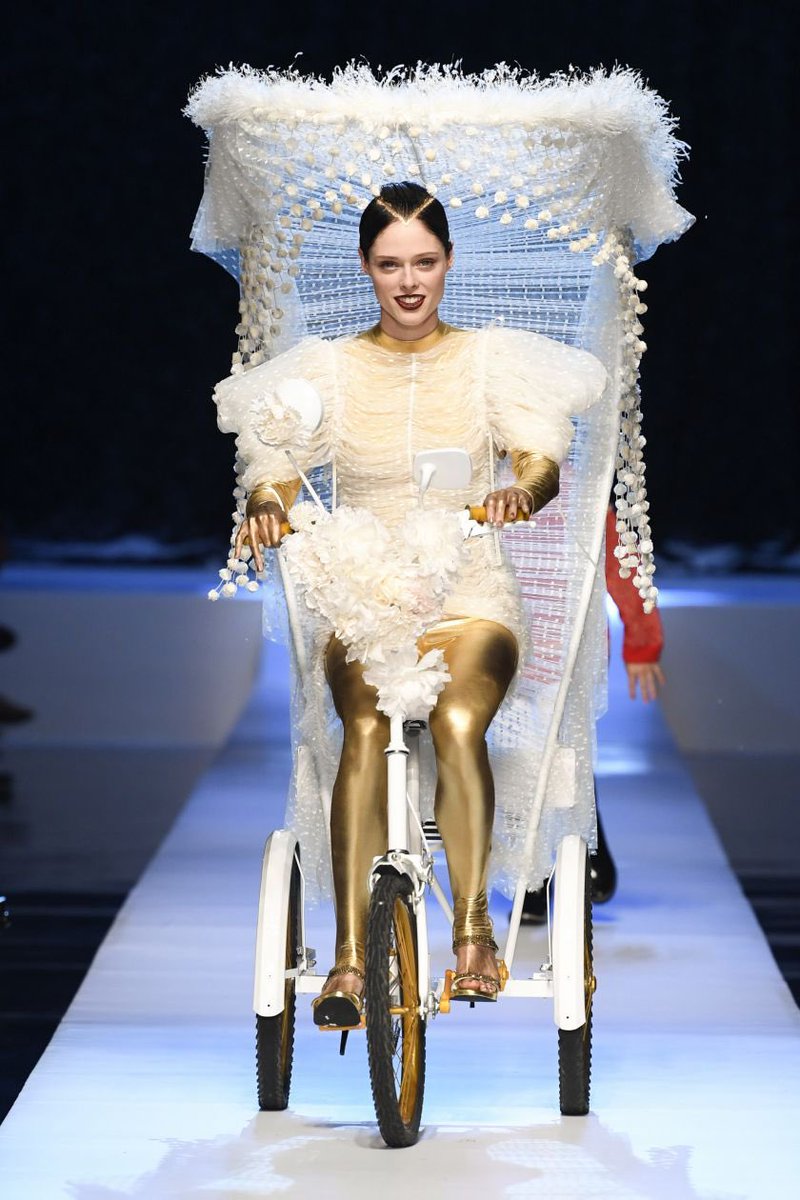 coco rocha closing the JPG fw2017 as a bride on tricycle! she has closed the shows in so many different unique ways ever!