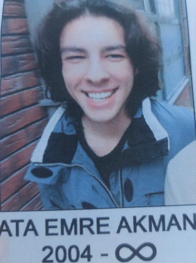 Sokak ortasında 25 bıçak darbesiyle öldürülen Ata Emre Akman'ın annesi:

Ata tek başına 11 ülke dolaştı ama Türkiye'de öldürüldü.

Ata'yı öldüren katil, Türk adalet sisteminin yetiştirdiği bir katildir.