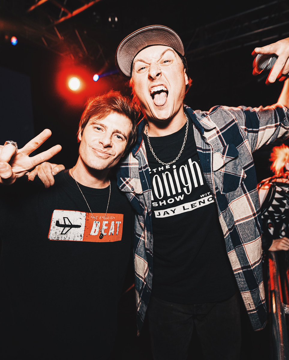 dudes being dudes at the sad party 🤝🏼 <a href="/dereksteez/">Derek DiScanio</a> 

📸: <a href="/GrizzleeMartin/">Grizzlee Martin</a>
