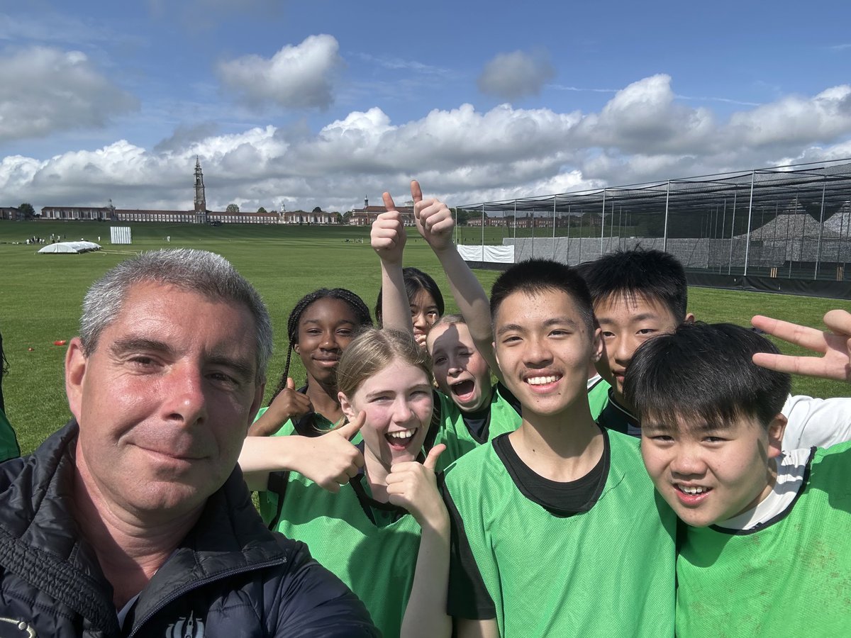 Lots of fun in the sun as the pupils over from China, as part of the integrated learning programme, joined in with our Yr 7&amp;8 pupils. They picked up some cricket skills very quickly! Glad to see such camaraderie. #TeamRHS ⁦<a href="/RHSSuffolk/">Royal Hospital School</a>⁩