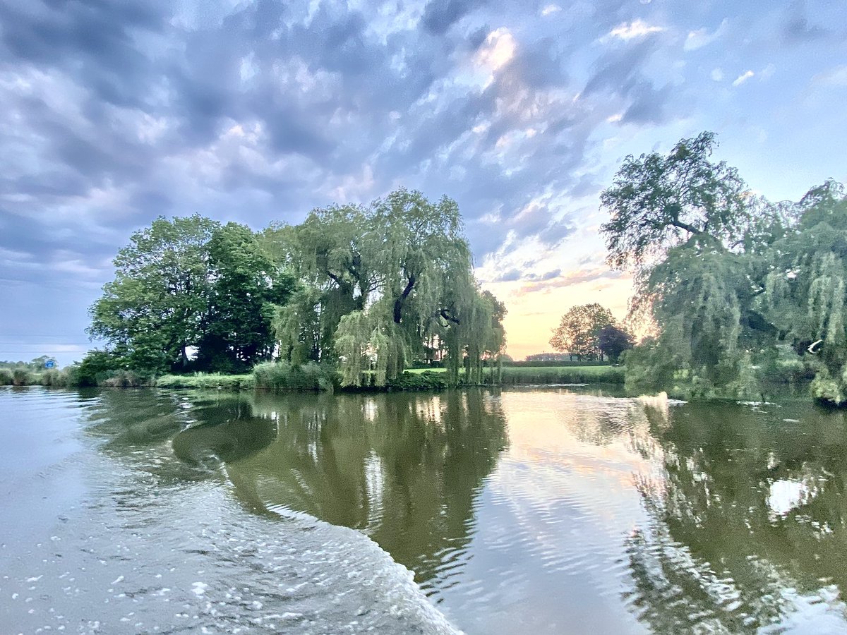 Vroeg of laat 
van hier tot ginder
wonderbaarlijk
groen en blauw
💚💙

#oudeijssel #aastrang #rivier #achterhoek