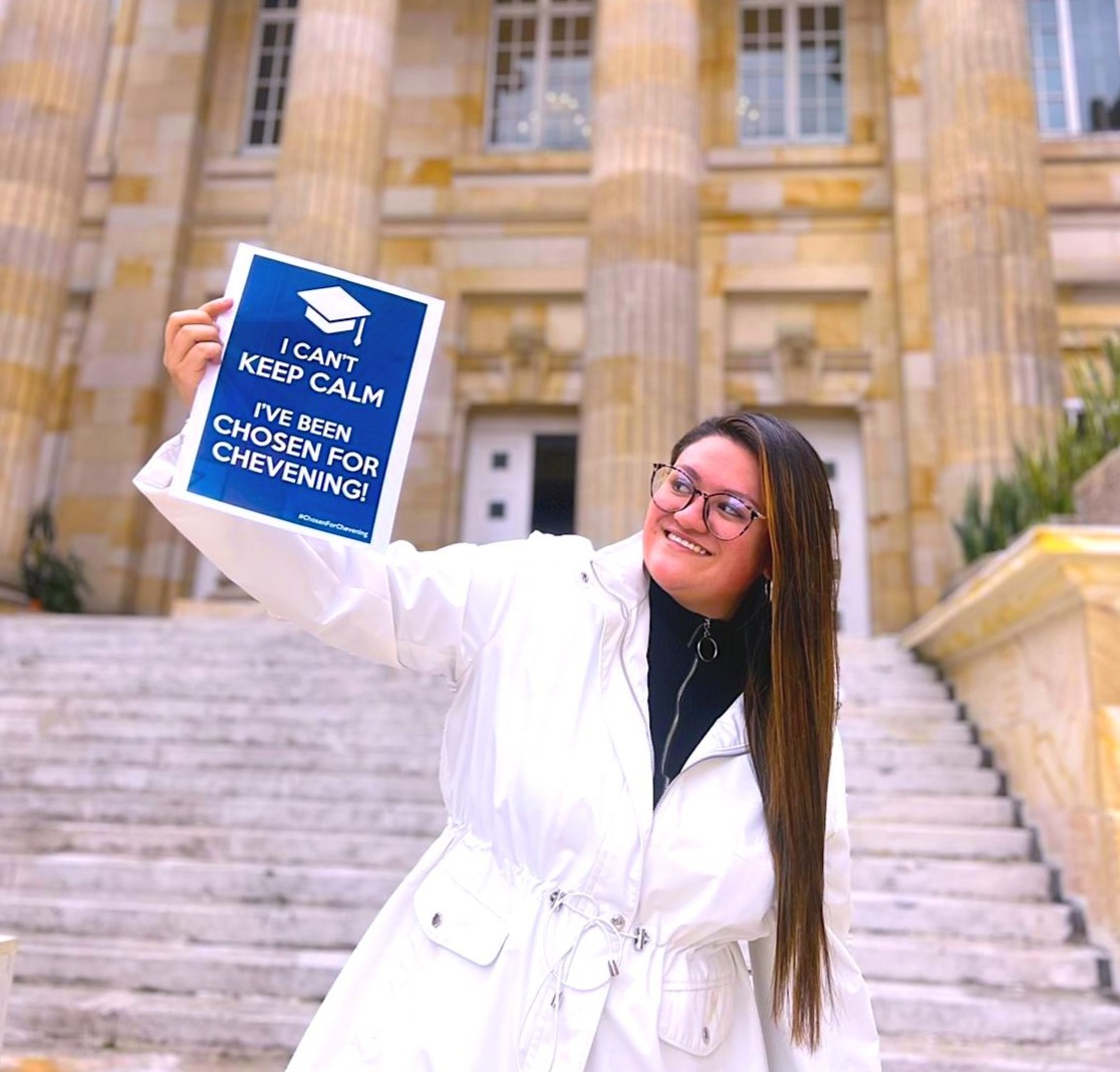 Chevener @Majoruiz_ro has shared her top wellbeing tip while studying in the UK: 'When I feel homesick, I drop a call to my mom, aunties, or friends. Living abroad is challenging but your loved ones are there to support you! 💙' #MentalHealthAwareness chevening.org
