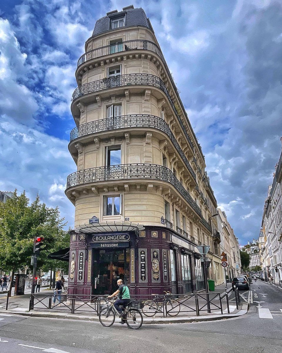 💫 Paris though the eyes of @elisabarg  
 #visitparisregion #explorefrance