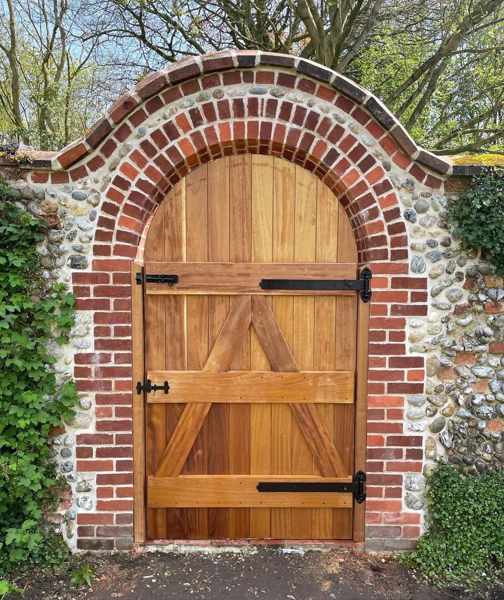 Sorry…late today…proud retired teacher moment with a #walledgardengate from Kirk Joinery in Norfolk! #lovegates