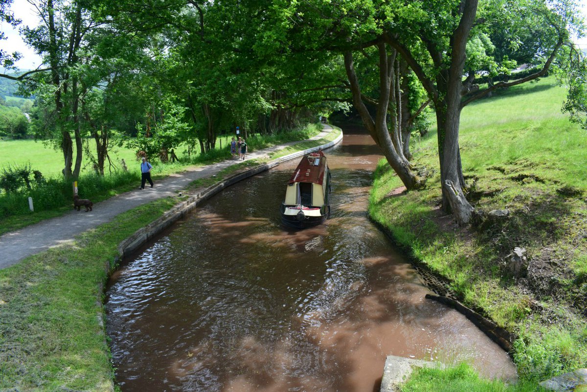 With the chance to cruise through the Brecon Beacons National Park and across the UNESCO World Heritage Pontcysyllte Aqueduct our canal boat hire bases in Wales are some of our most popular #canalboatholidays #visitwales ow.ly/bTKF50RGSuB