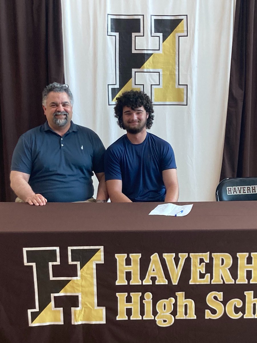 Alex Gomes has committed to play football at Plymouth State University.
Congratulations Alex!!!