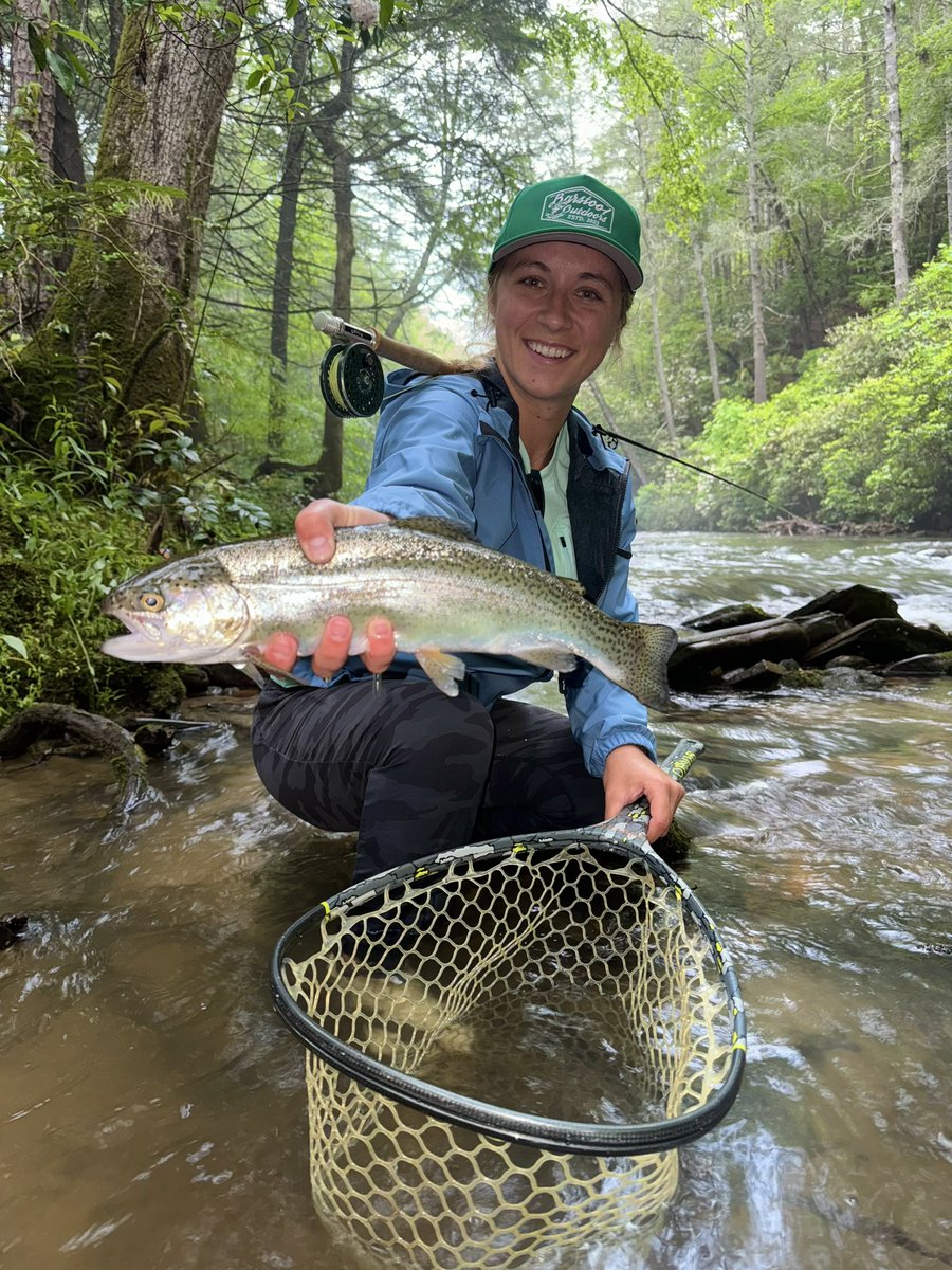 It is so much fun chasing rainbows 😍 Practicing my fly fishing technique this week in the Georgia waters before we head to Virginia next week for a cobia fly fishing trip with @lilsasquatch66 & @franciscellis ! 🎣