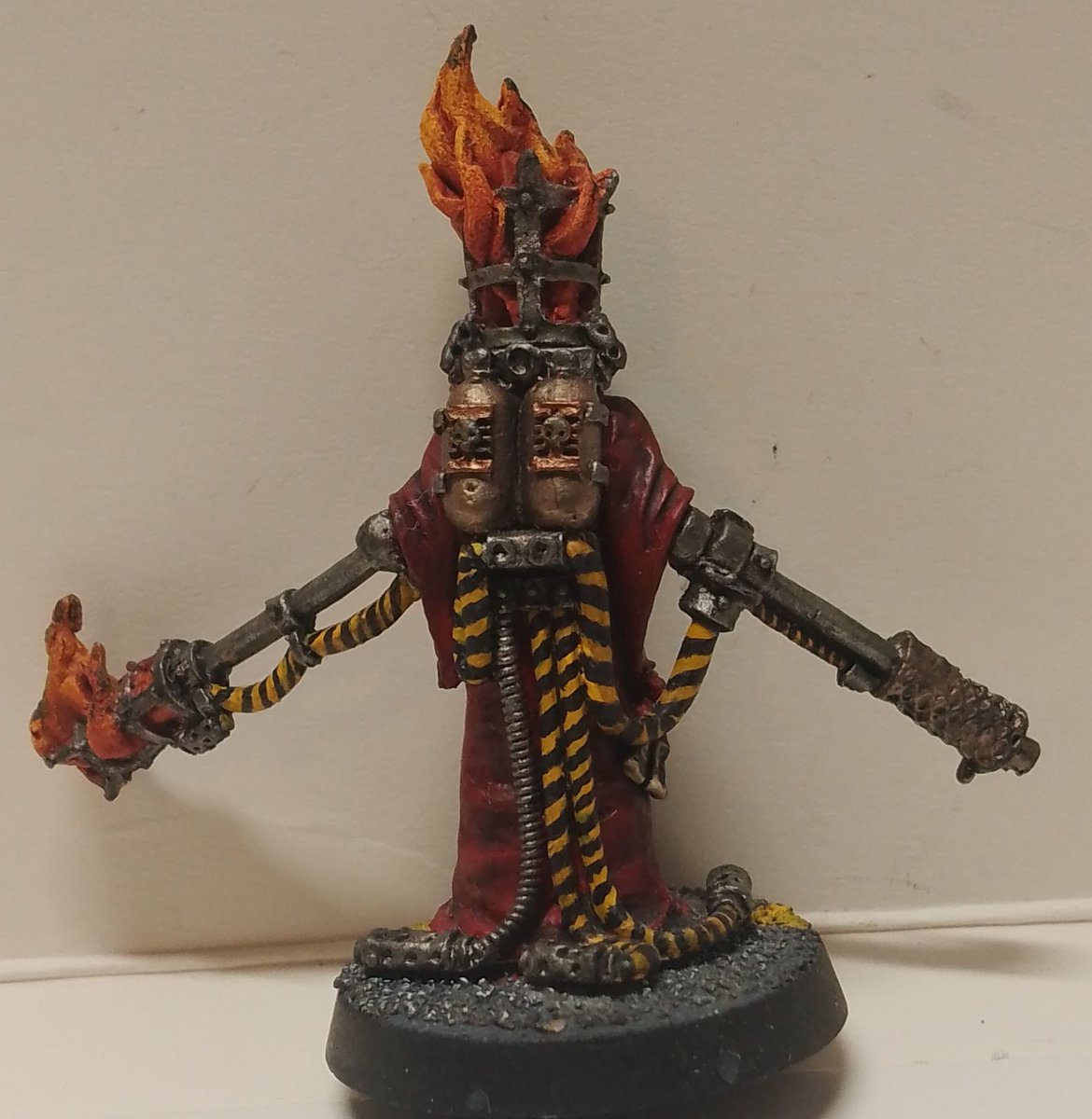 After showing off, some Inquisitorial Ladies, it is just fitting I throw some fire around.

#warhammer40k