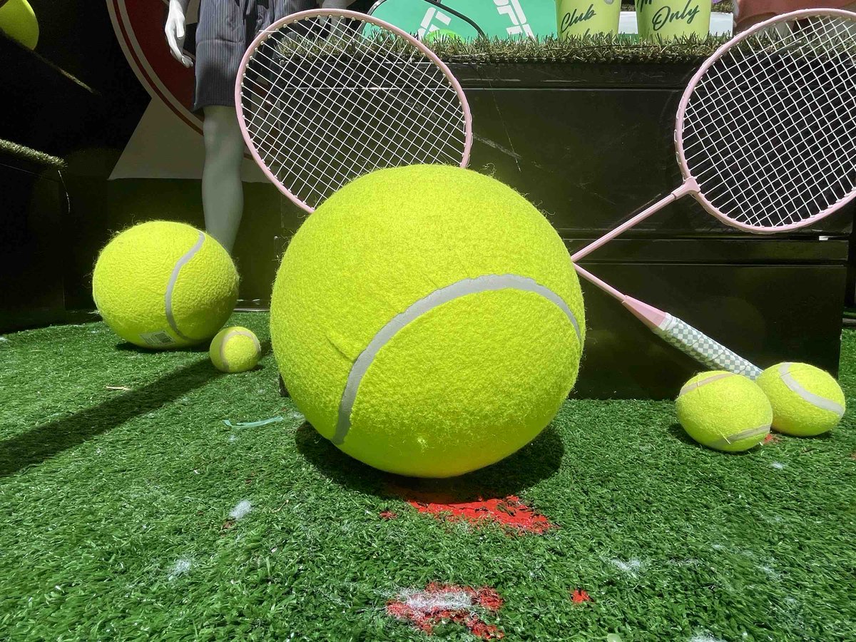Ball In The Family Round
.
Everything is ready for a nuclear yellow family tennis match! What are the teams? You’ll need to split the parents and the kids. So… who gets the twins?
.
05.15.24
#rounddujour #tennis #tennisball #neonyellow #nuclearfamily
RoundMuseum.com