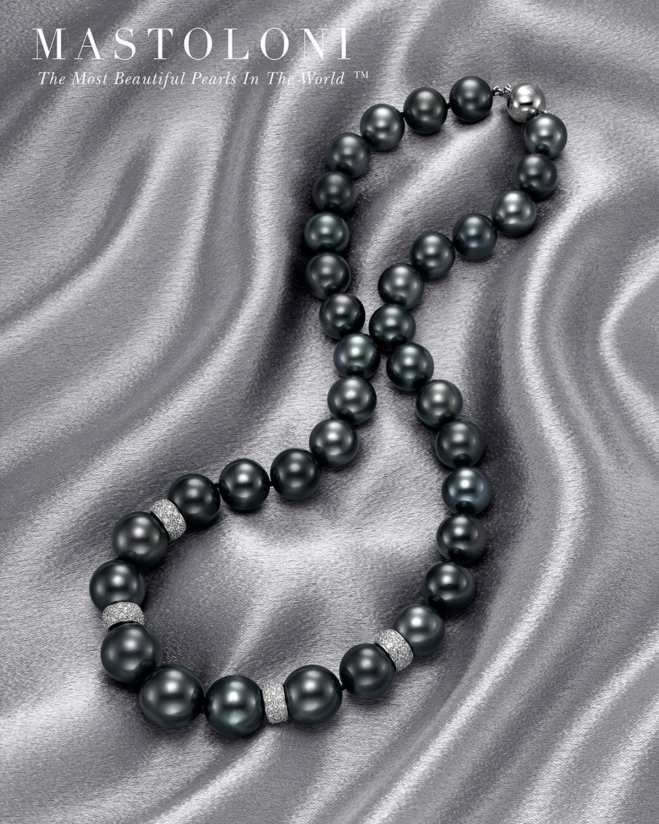 Discover the epitome of sophistication with our Pavé Diamond Tahitian Pearl Strand necklace ✨ It’s the ultimate expression of fine pearl jewelry opulence.
MSRP: $44,220, pearl size: 11-14.9MM, 4.28TCW diamonds, 18KT white gold
#MastoloniPearls #tahitianpearls #finejewelry #pearl