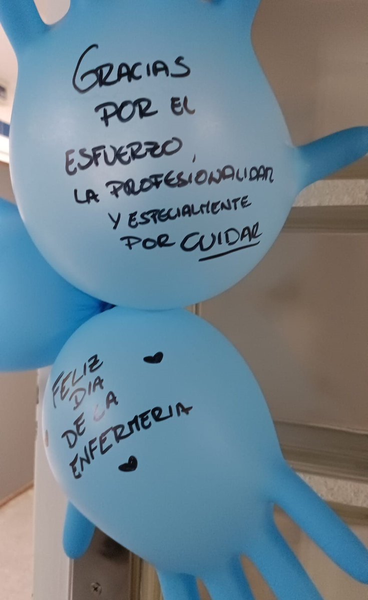 📸Con motivo del #DíaInternacionalDeLaEnfermera, la Gerencia de Servicios Sanitarios de El Hierro ha entregado un pequeño detalle y celebrado un encuentro con los profesionales de enfermería👨🏽‍⚕️👩🏻‍⚕️ para reconocer su labor e implicación diarias.