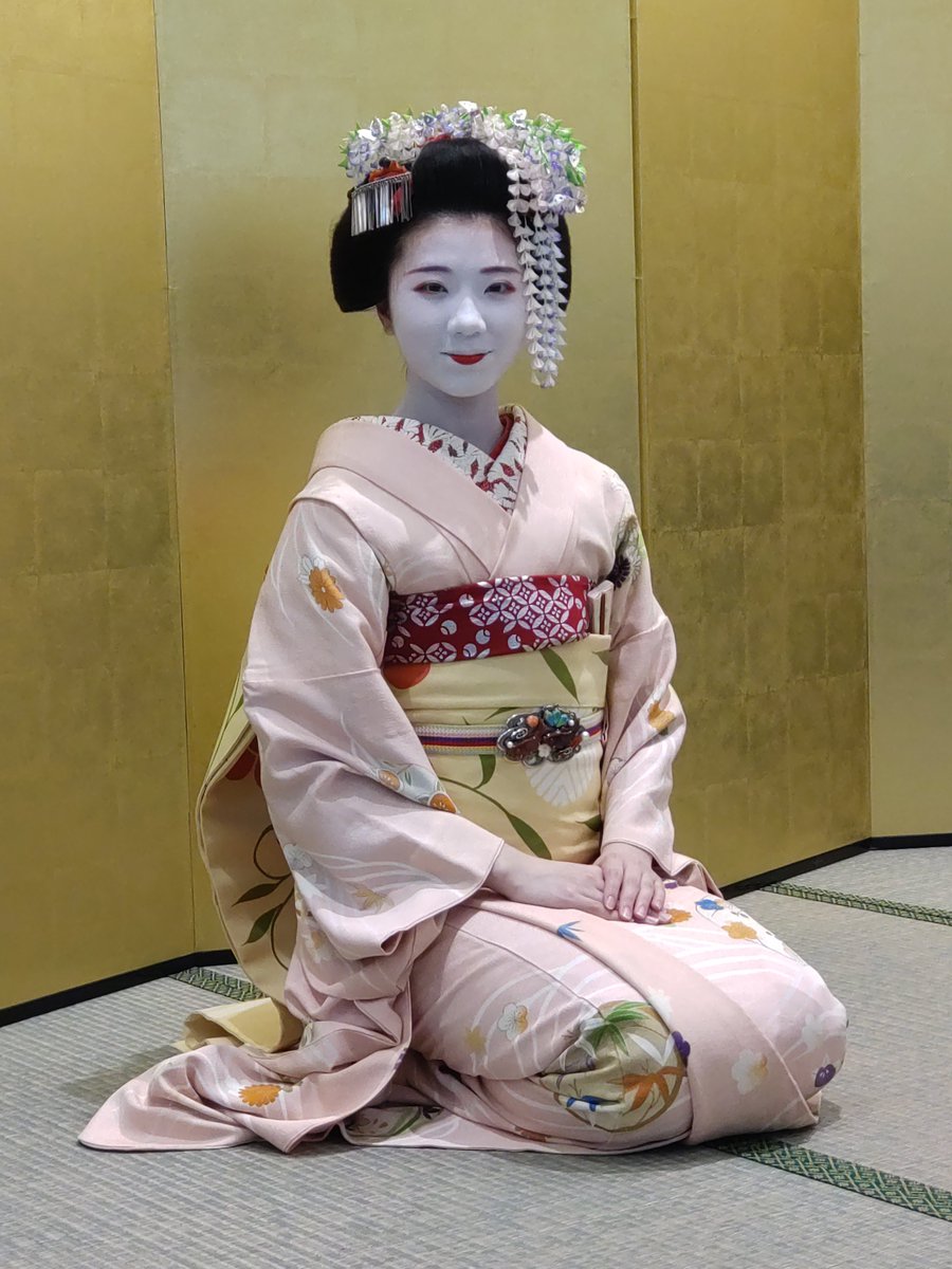 近鉄和歌山店で開催中の、「第11回大京都展」で雛帆さんが踊りを披露