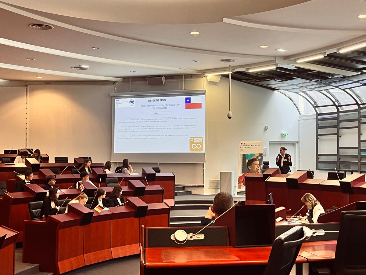 #ODD12 | 100 lycéens représentant 24 nations ont participé à une matinée de négociations onusiennes, dans le cadre du projet académique #ObjectifODD ♻
👉 Une mise en situation concrète pour développer l'art oratoire, l’argumentation et l'engagement