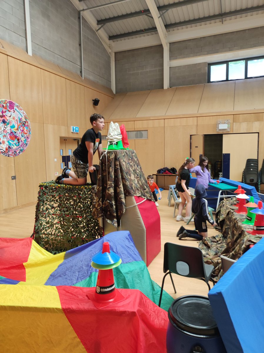 MiniExplorersPD's tweet image. Our #ServiceChildren group had so much fun den building, using the fantastic @CommandoJoes equipment box #forcesfamily #problemsolving #STEM #teamworkmakesthedreamwork ☺️ @PDCSPrimary @SSCECymru
