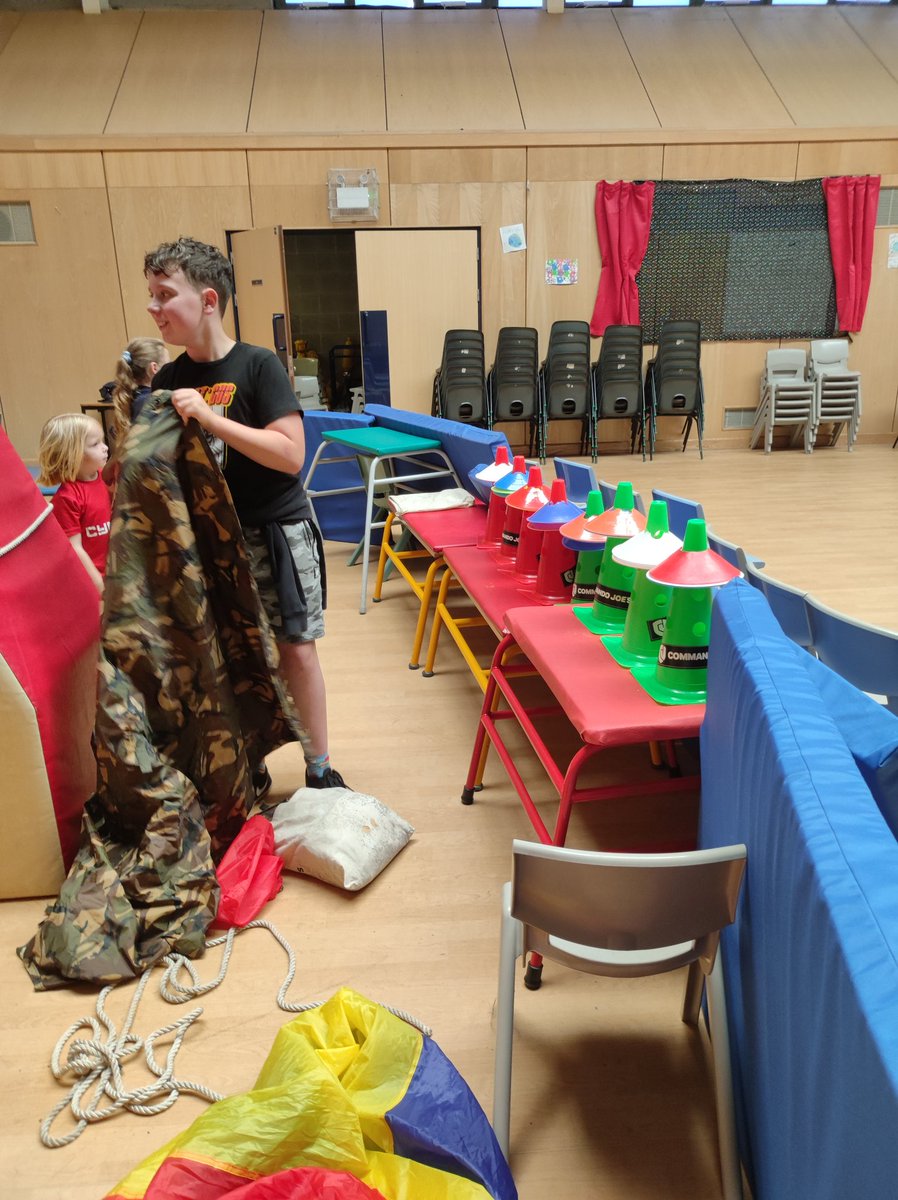 MiniExplorersPD's tweet image. Our #ServiceChildren group had so much fun den building, using the fantastic @CommandoJoes equipment box #forcesfamily #problemsolving #STEM #teamworkmakesthedreamwork ☺️ @PDCSPrimary @SSCECymru