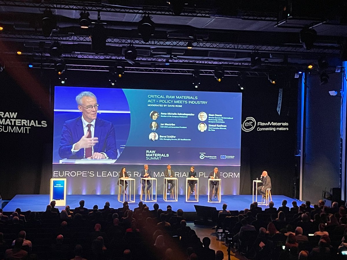 🤝 @KoenDoens, the Director-General @EU_Partnerships spotlighted the crucial role of geological surveys in bolstering international partnerships for resilience in Critical Raw Materials value chains at the @EITRawMaterials #RawMaterialsSummit2024!