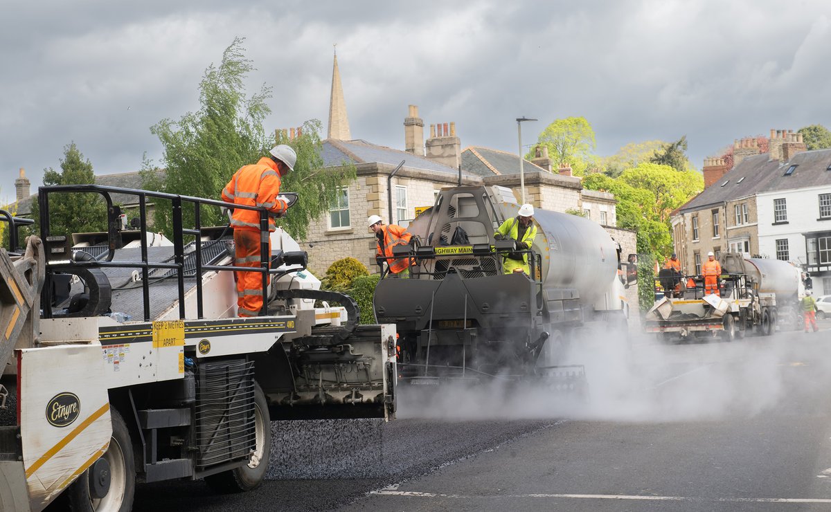 We maintain around 9,000km of roads in #NorthYorkshire. You can view current and planned #roadworks in #NorthYorkshire on our map at northyorks.gov.uk/roads-parking-…