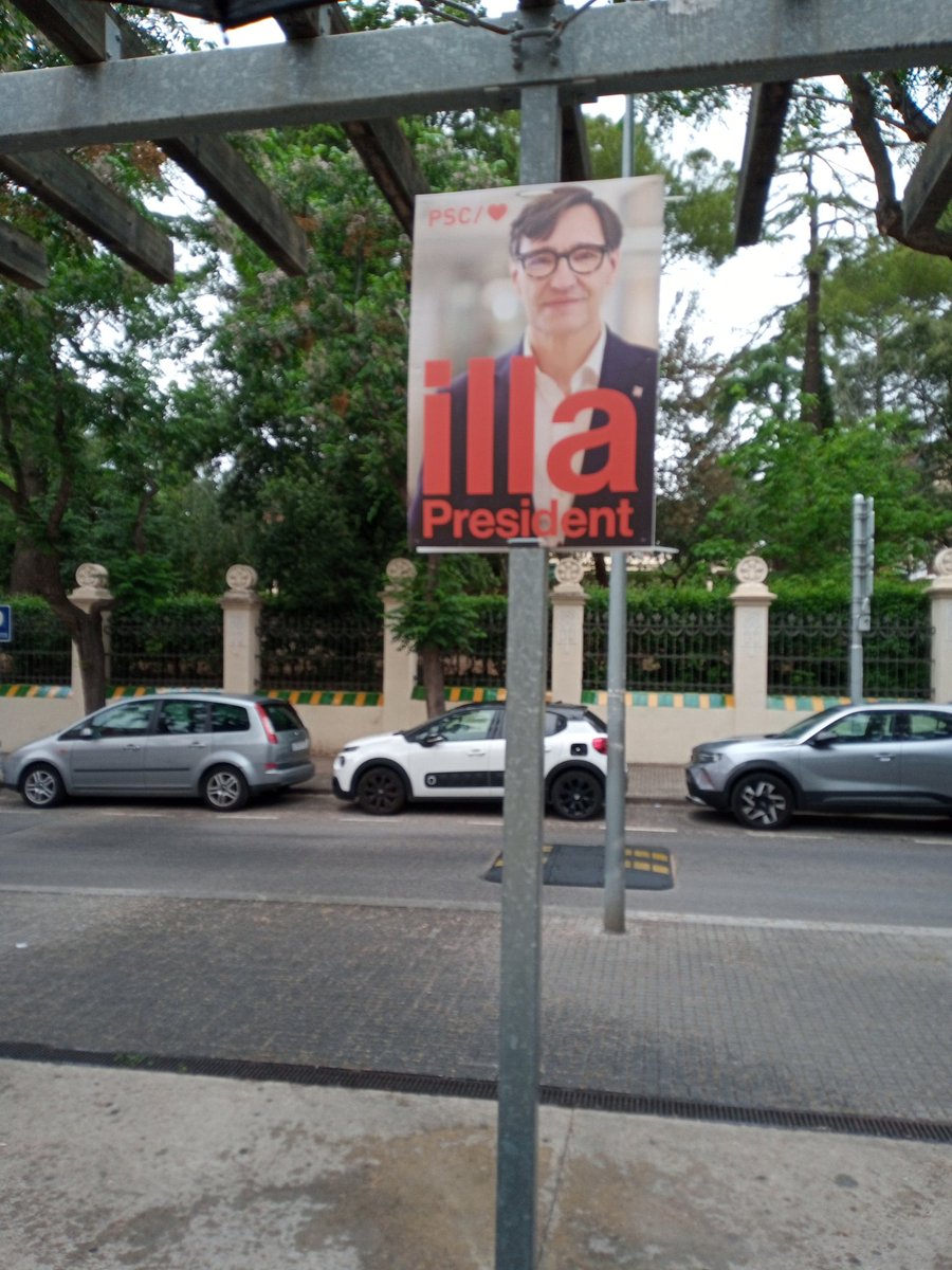 flaminco85's tweet photo. Hasta cuando estará este señor por mi barrio?
Hagan su trabajo y saquen estos carteles...panda de vagos!
@AjRubi
@PSCRubi
@socialistes_cat
#rubicity
#eleccionscatalunya
#dejendemolestar
#rubinet https://t.co/xKAOoxDYXx