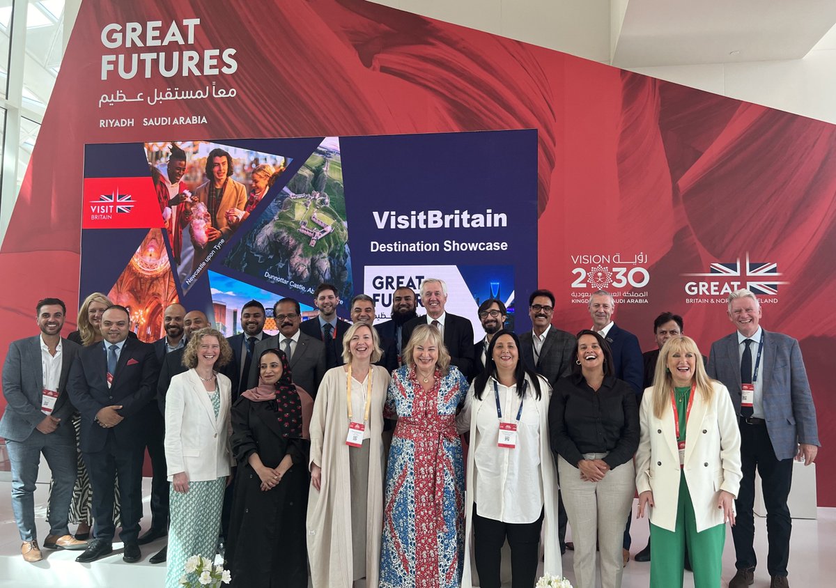 And that is, almost, a wrap! Pic of our #tourism delegation & #Saudi travel leaders as our 'destination showcase' #GREATFUTURES #Riyadh concludes, building relationships to drive growth in #tourism @GREATBritain @SaudiTourism @UKinSaudiArabia @nickdebois @patriciayatesVB