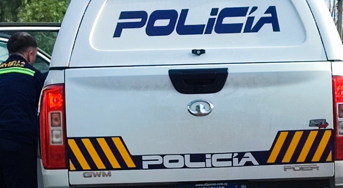 Homicidio en Tacuarembo 
Tercer crimen en las últimas 24 horas.
Un hombre de 31 años murió  tras ser herido de arma blanca.  Ampl en Teledía @TelenocheUy