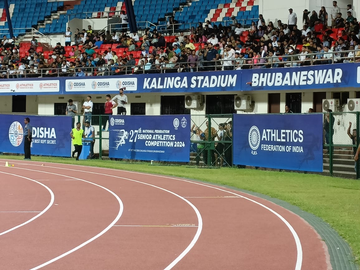 The field is down to the top eight who will now get three more throws Can you spot Dr. Klaus Bartonietz watching proceedings keenly? 📸 @nihitsachdeva28 #FederationCup | #IndianAthletics