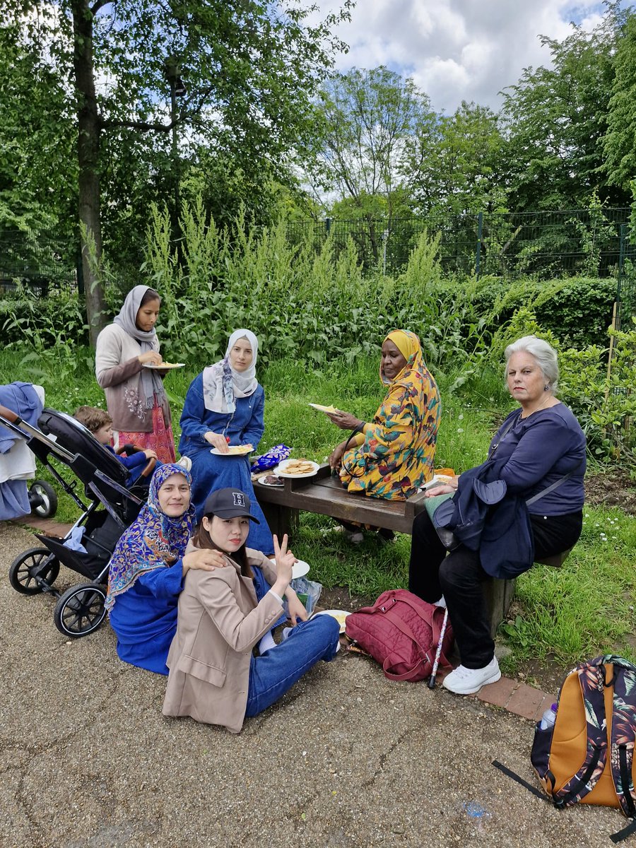 LearnUnlimited's tweet photo. Great to be a part of the excitingly busy #LoveESOL day @WaterlooAction - great weather meant we were more than happy to join the activities in the overflow space in the park! @EFALondon https://t.co/4GxVc74FKU