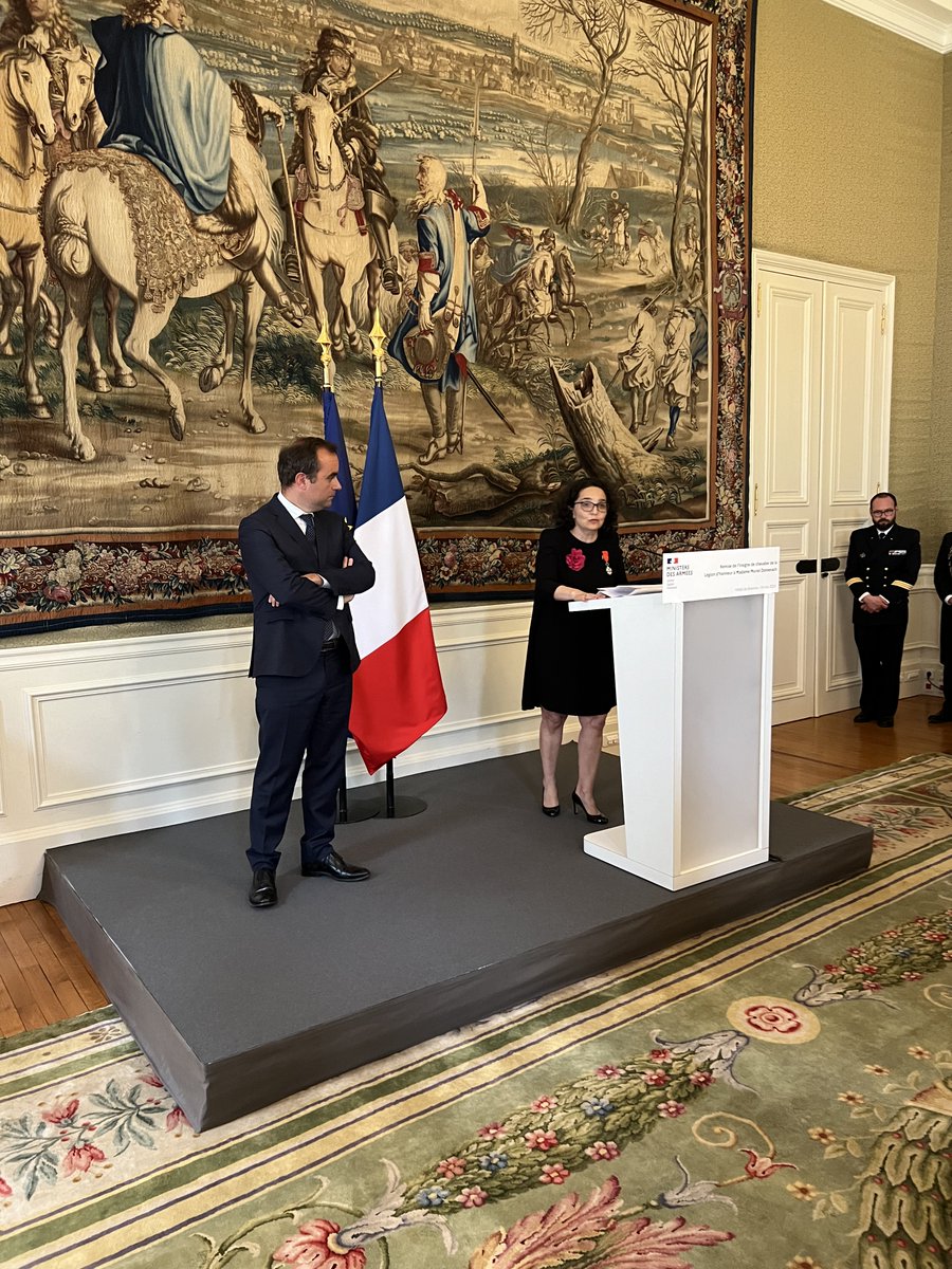 Lors de son discours @MurielDomenach a fait une magnifique ode à la liberté et à l'altérité, si chère à Levinas et Ricœur. Respect ! cc @SebLecornu #JamaisSansElles