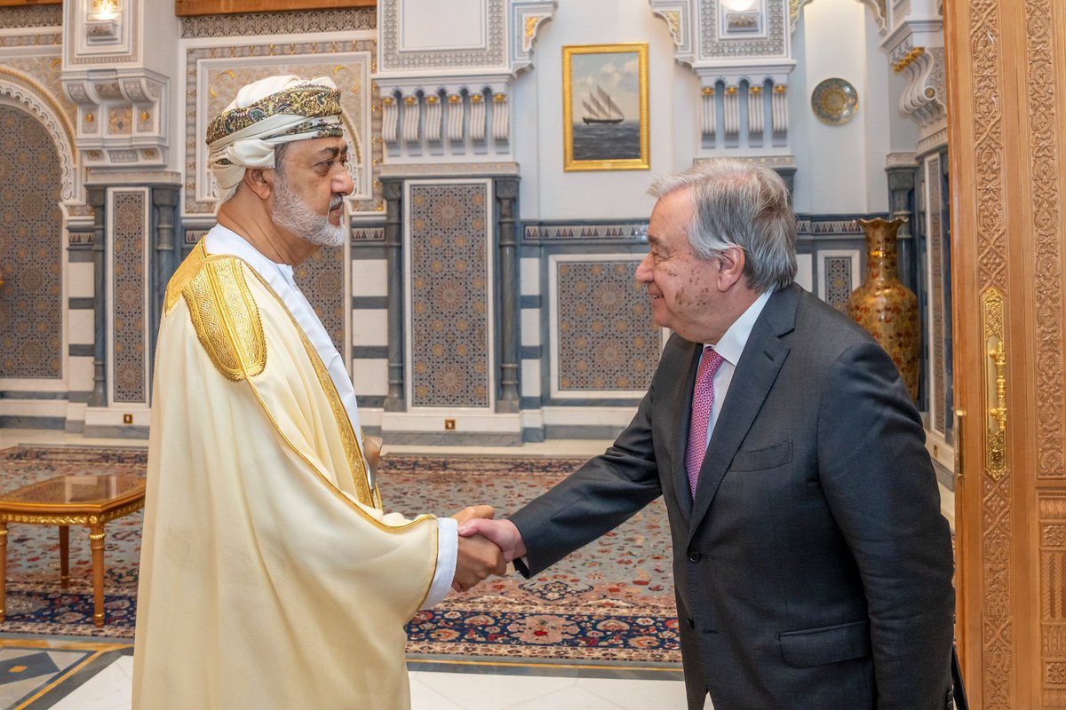 During his meetings with H.M. Sultan Haitham Bin Tarik and with Foreign Minister Sayyid Badr bin Hamad bin Hamood Albusaidi, @antonioguterres recognized Oman’s leadership in promoting dialogue and multilateral cooperation in the region and beyond, including in Yemen.