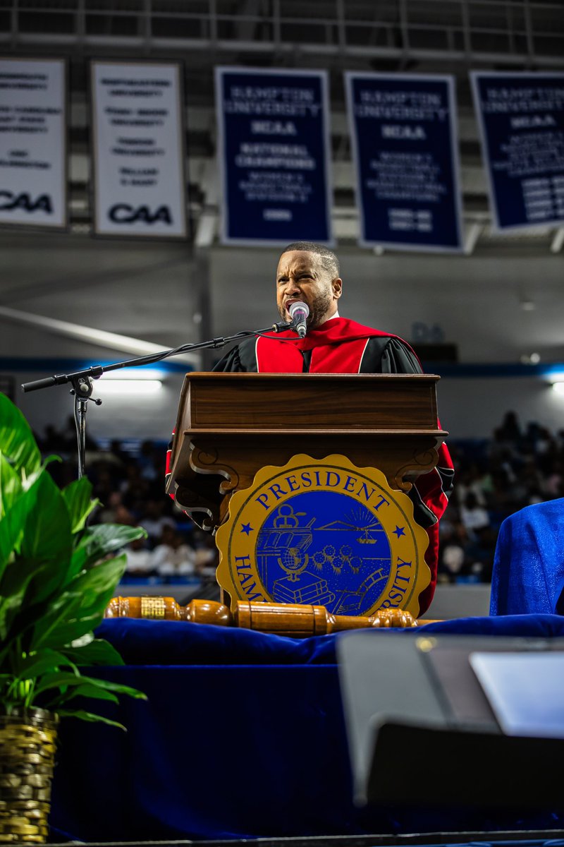 “Show the world who you are.” - Rev. Dr. Howard John-Wesley Just a small phrase from an unforgettable speech. Thank you, Dr. Rev. Howard John-Wesley, for your impactful presence and impassioned words at our beloved home by the sea. 💙#hamptongrad2024