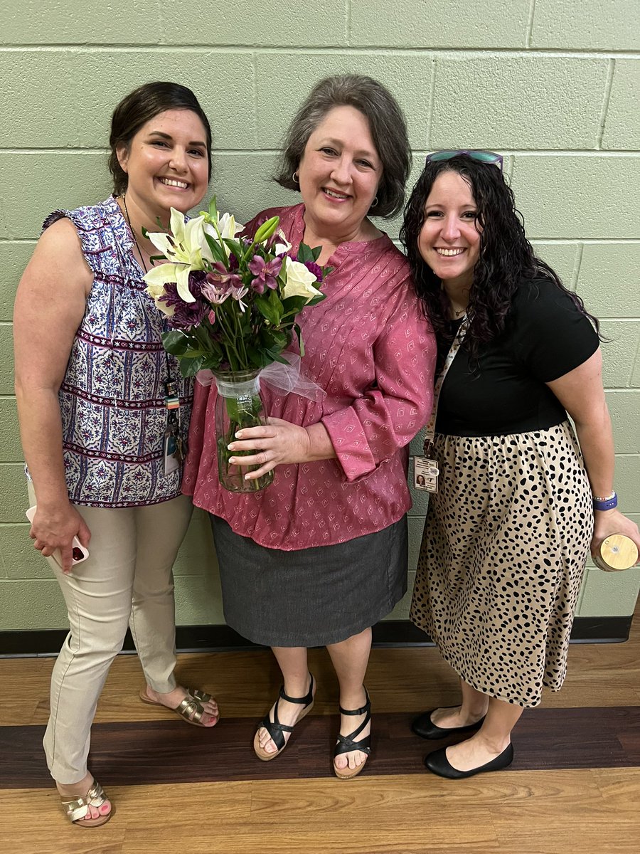 Sweet congratulations this morning at Rise-n-Shine celebrating one of the @TISDCES A+ Teachers of the Year AND the @TomballISD Elem. Teacher of the Year, Ms. Carrie Ray!!!! @carrierayces  🙌🏼🎉☀️ #ServantLeader #LeadLearner #TeamPlayer #Coach