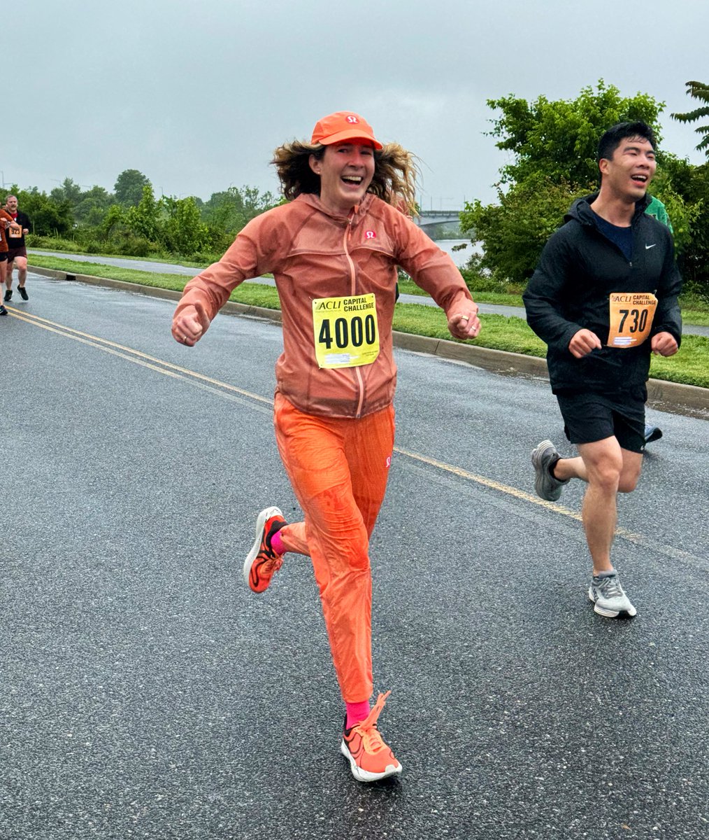 Happy morning at the @ACLINews #capchallenge 😊 with @runcamille 🧡