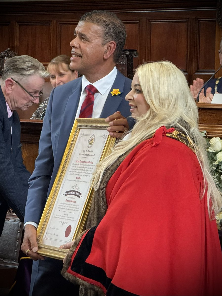 A real honour to be present for the legendary @chris_kammy MBE being awarded the Freedom of the City of Wakefield. Wakefield is hugely proud that Chris has made our wonderful city his home and contributed so much to our area over the years. 👏 ⚽️