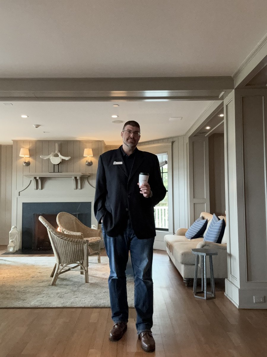 Day 2-Ready for another great day at the HarborView Hotel for the AT&amp;T FirstNet Event for vendors on Martha's Vineyard! #ATT #FirstNet #TeamHyannis #TeamCamara #BME  #Events #Police #HarborviewHotel #Edgartown #MarthasVineyard  😁