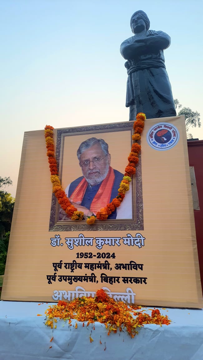 DUABVP's tweet photo. अभाविप, दिल्ली विश्वविद्यालय द्वारा बिहार के पूर्व उपमुख्यमंत्री एवं अभाविप के पूर्व राष्ट्रीय महामंत्री स्व. सुशील कुमार मोदी जी के आकस्मिक निधन पर उन्हें श्रद्धा- सुमन अर्पित करते हुए श्रद्धांजलि सभा का आयोजन किया गया।
#abvpdu #abvpdelhi https://t.co/64wh2iMGSn