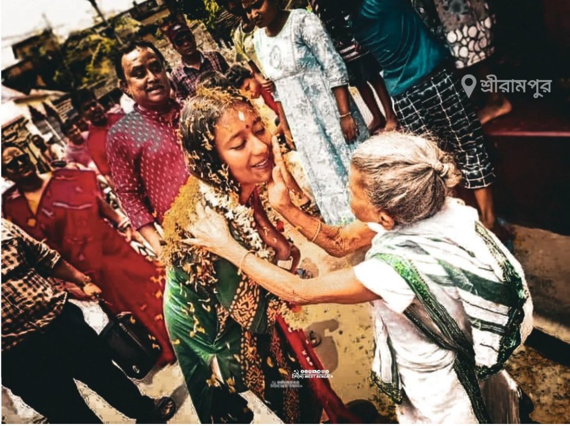 যখন গোটা রাজ্য জুড়ে একটা রাজনৈতিক দলের প্রতিনিথি ও প্রার্থী দেরকে চোর চোর বলে তারা করছে ! আবার আরেকদিকে এখনো কিছু সাধারণ মানুষ ভালোবাসা ও আবেক দিয়ে আগলে রাখছে বামপন্থী প্রার্থীদের ! পার্থক্য ছিল আর থাকবে !
#vote4Dipsita #Vote4Left #GeneralElection