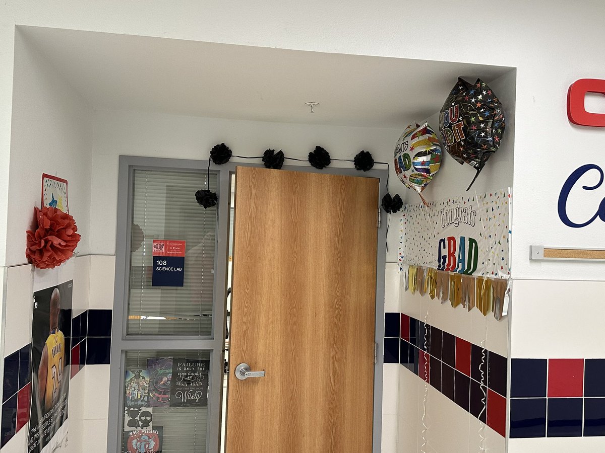 Hate to say it… but my coworkers are better than yours 😁😁 came in to this surprise today. <a href="/Bsanchez_BAMS/">Bernadette Sanchez</a> @BAMS_MadScience <a href="/BAMS_GLopez/">Gabriel Lopez</a> <a href="/PJohnson_BAMS/">Paula Johnson</a> <a href="/YsletaISD/">Ysleta ISD</a>