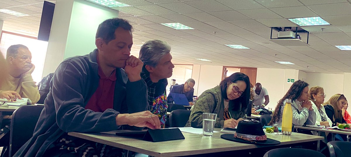 #AEstaHora Formadores de  <a href="/PTA_Colombia/">Formación Integral</a> en panel “Desafíos y perspectivas en la Formación Integral y la Educación CRESE” Volver a pensar la escuela: Cuál sería el rol de formadores, Tutores, DD y docentes? <a href="/Mineducacion/">MinEducación</a>