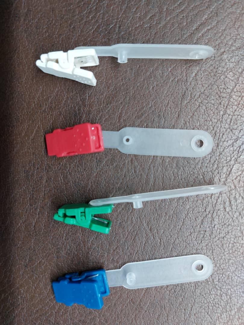 YuliPorta's tweet photo. Ganchos caiman de buena calidad paquetes de 50 unidades a 12,5$ https://t.co/VIWZYYEmUU