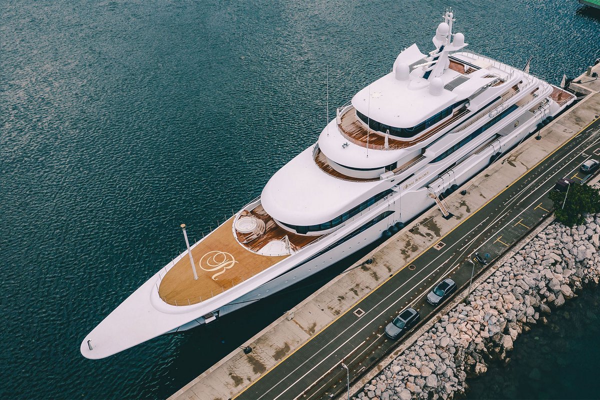 Not giving up, Ukraine now wants this American auction house to help sell the seized 303-foot superyacht Royal Romance for them-
luxurylaunches.com/auctions/ukrai…